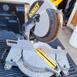 Dewalt 12" Compound Miter Saw 