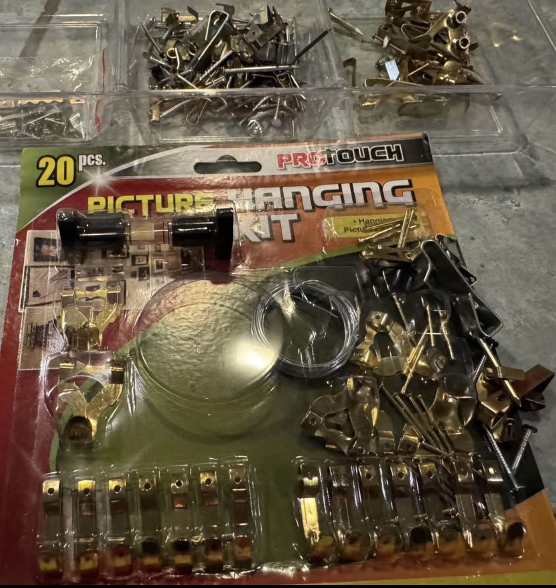 PICTURE HANGING KIT (NEW)