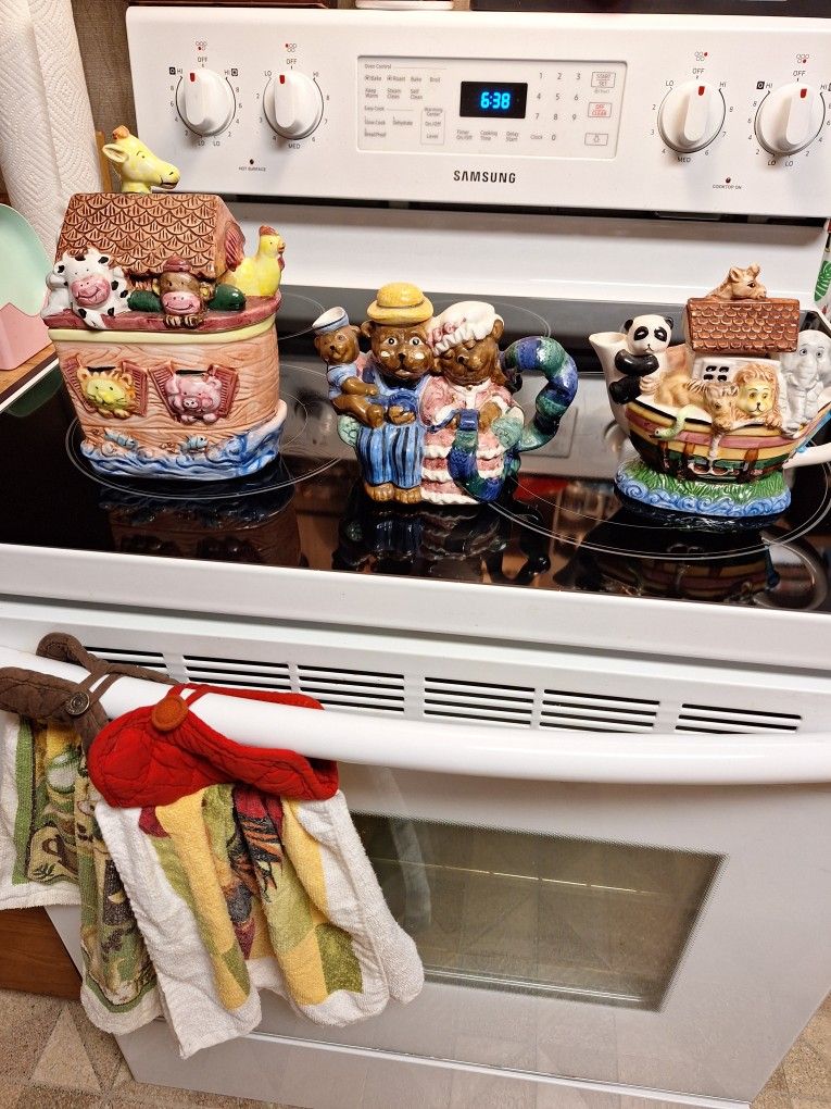 Ceramic 2 Tea Pots 1 Cookie Jar