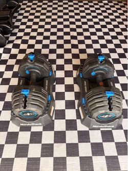 Adjustable dumbbell set