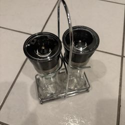 Salt & Pepper Grinder Set with Metal Stand