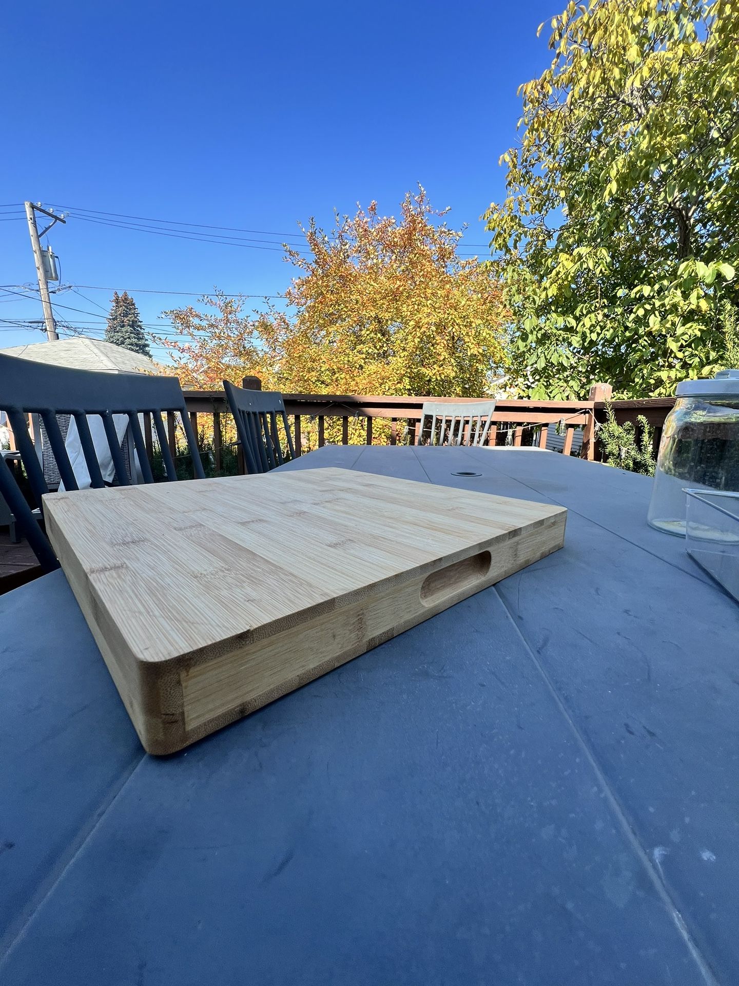 (GREAT CONDITION) (MINERAL OIL TREATED) 16x16x1.75 SOLID WOOD CUTTING BOARD