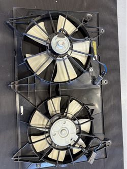 Like new  Dual Radiator and Condenser Fan Assembly - 2003-2007 Honda Accord 2.4L 4-Cylinder - Replacement