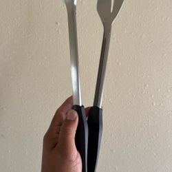 Tupperware BBQ Tongs 35$