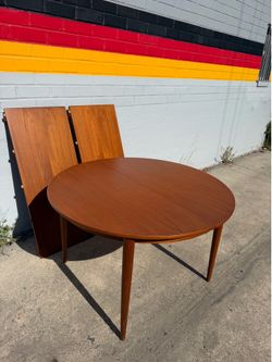 Mid Century Modern Danish Teak Round Dining Table - Skovmand & Andersen