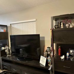 Entertainment Center W/TV