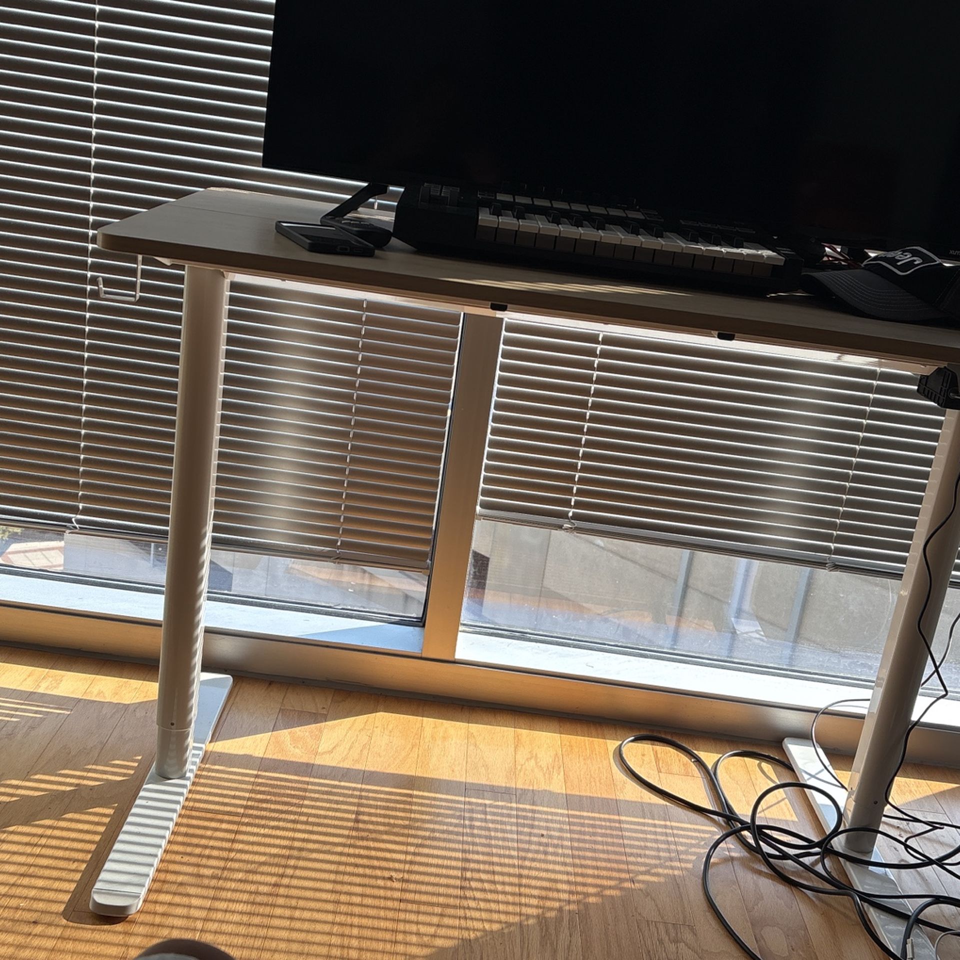Electric Rising office Desk Or Personal For Gaming