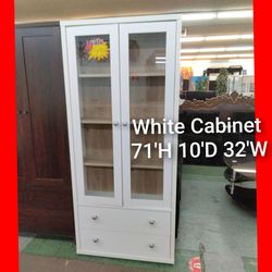 😍 White Cabinet