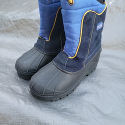 snow boots size 2 new