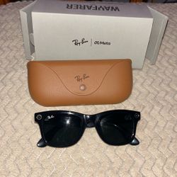 Ray-Ban Wayfarer Meta AI Sunglasses Gen 2 Shiny Black Green Lens RW4012