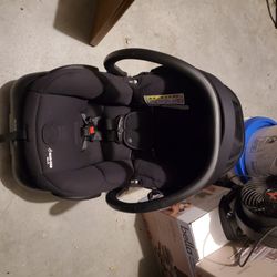 Maxi Cosi Mico 30 Infant Car Seat with Base.