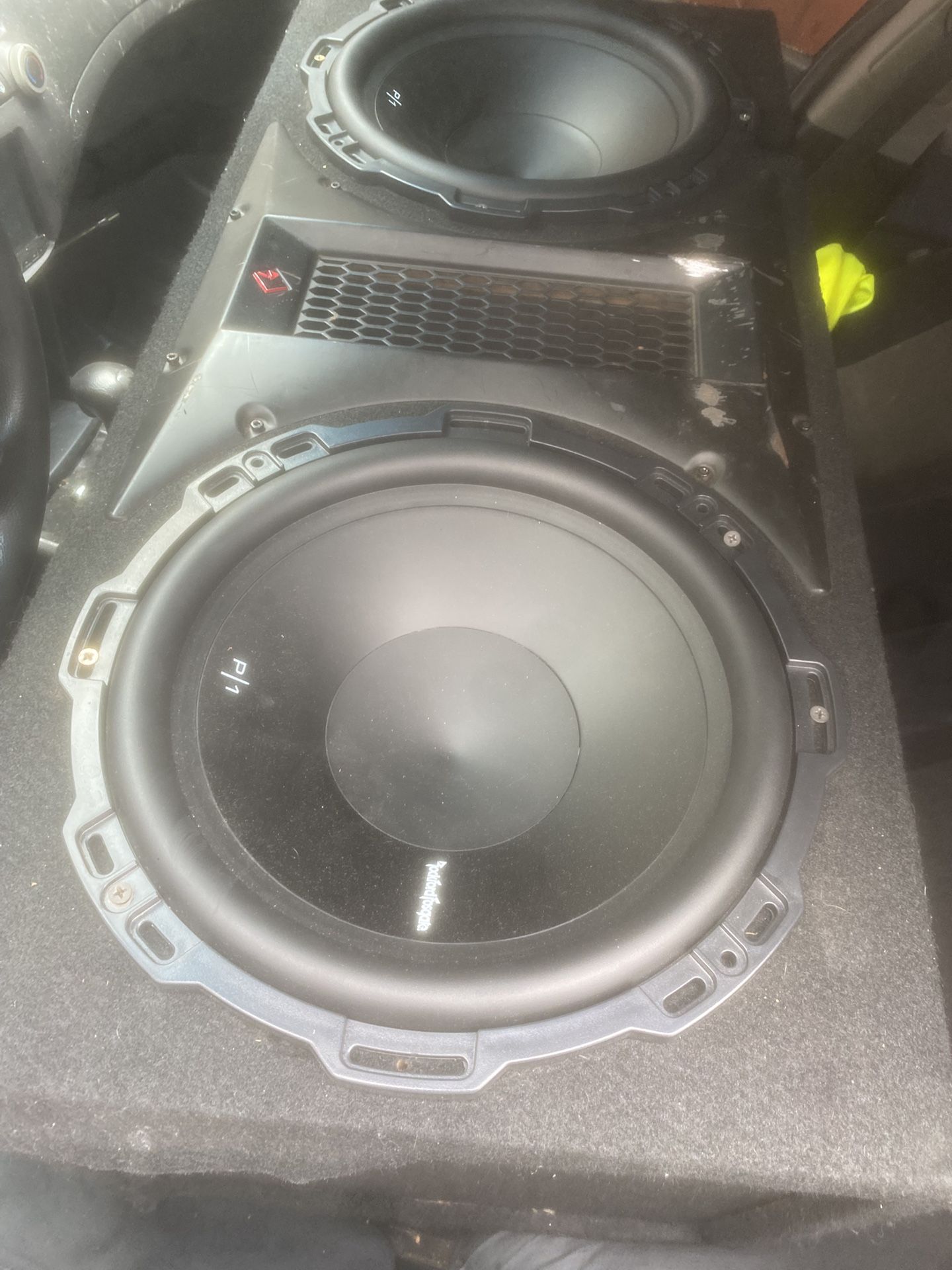2 Rockford fosgate 12s
