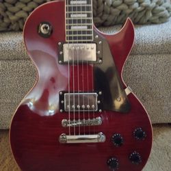 Les Paul Style Guitar New Excellent Condition 