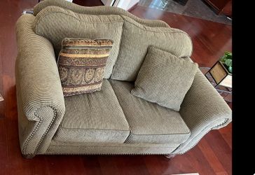 Hartwell Loveseat Couch