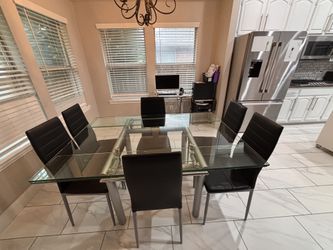 Extensible Glass Table With Chairs