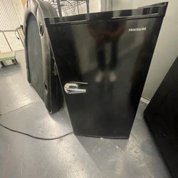 Mini refrigerator 