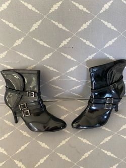 Women boots , Brand New , Size ( 8 , 1/2 )
