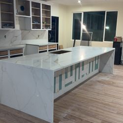 Quartz And Kitchen Cabites
