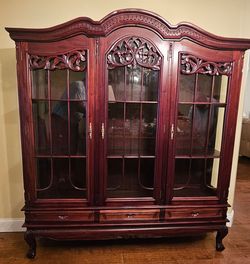 Ornate Mahogany Finish Triple Door China Cabinet