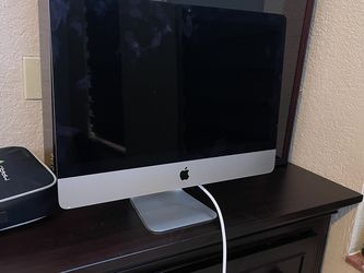 Macbook Pc with keyboard and mouse