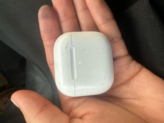 Apple AirPods Charging Case
