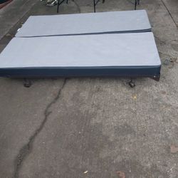 Queen mattress and box 