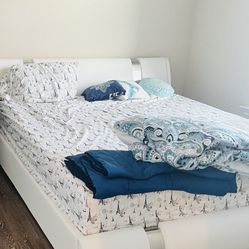 Modern stylish platform bed frame - king size 