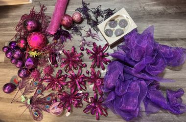 Christmas tree ornaments lot