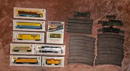 HO SCALE MODEL TRAIN LOT