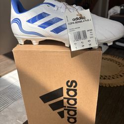 New Football/soccer Cleats 6youth-7.5 Women 