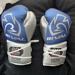 Rival RS100 Sparring Gloves