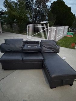FREE!!! Pull out bed couch