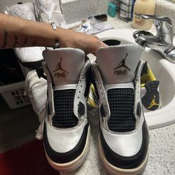 Air Jordan 4 Retro