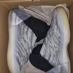 Yeezy QNTM Basketball