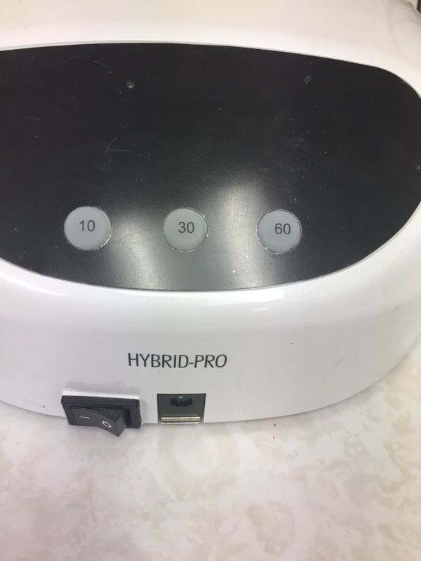 Akzentz Hybrid Pro UV/LED lamp for gel polish and hard gel nails. Only used five months.