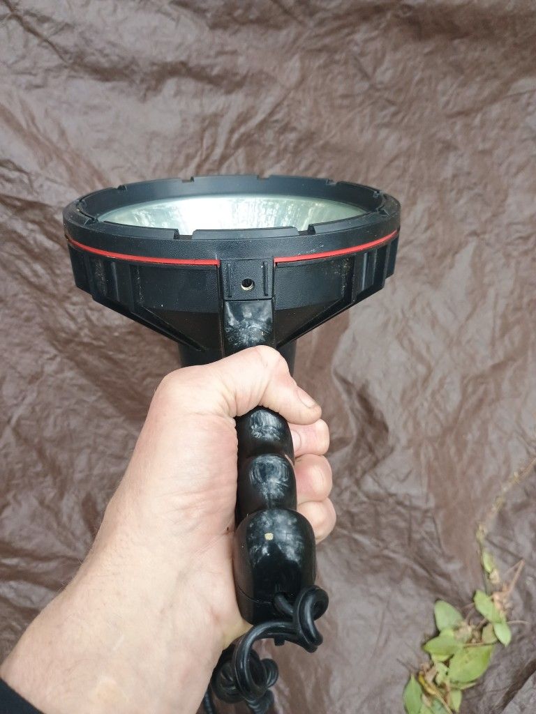 Coleman Halogen 800,000 candle power spotlight
