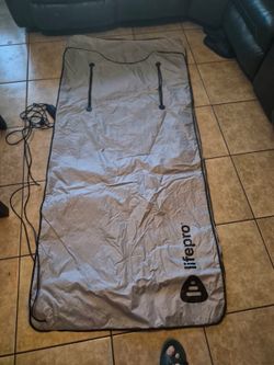 Lifepro heated blanket with controls