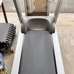 Treadmill Precor 9.31