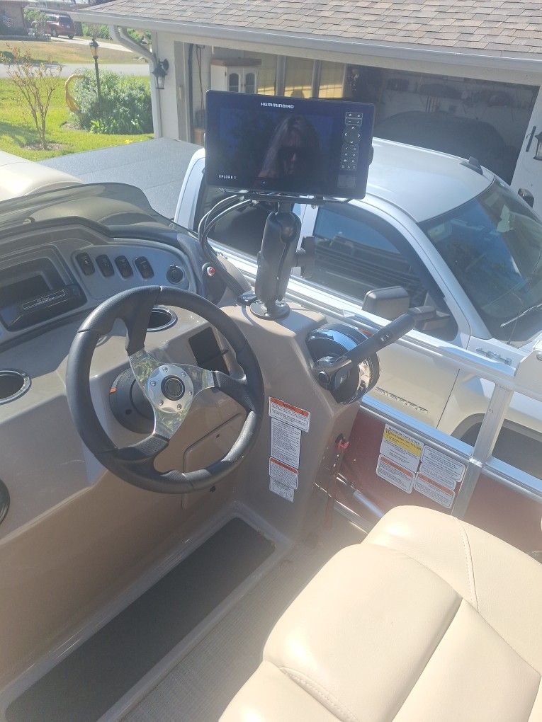 2021 Sun Tracker 20 DLX 20 DLX Fishing Barge