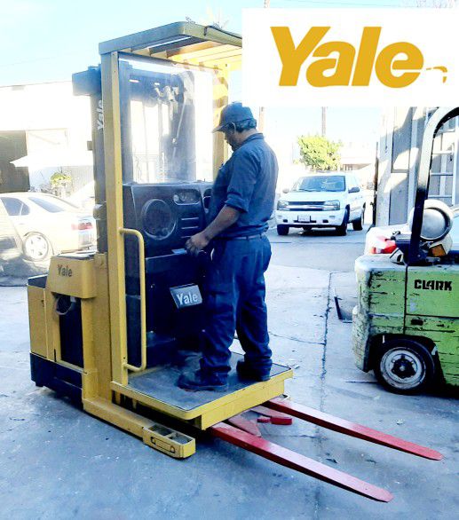 ELECTRIC FORKLIFT ORDER PICKER FORKLIFT OS-030 "YALE" BRAND NEW BATTERY!!! FREE CHARGER!!! $2,980!!! WHOLESALE