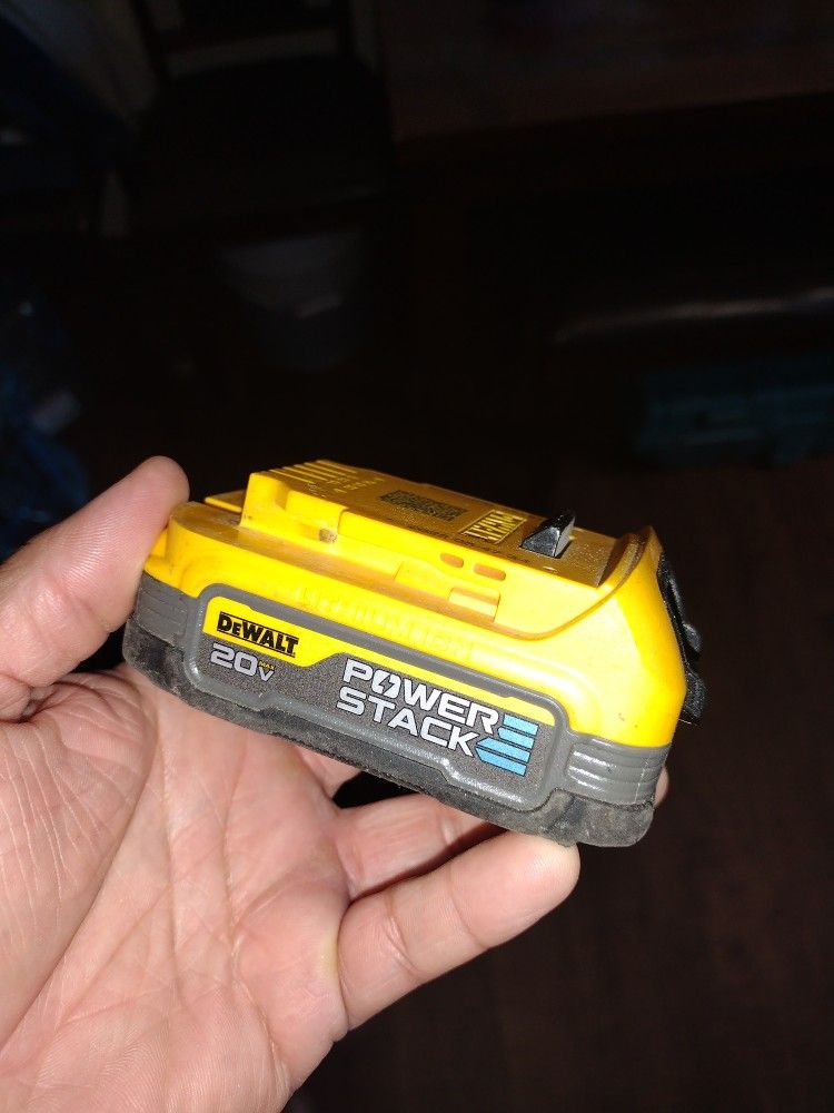 DeWalt 20 Volt Power Stack Yellow Battery 