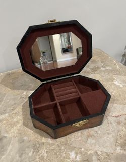 Vintage Musical Jewelry Box