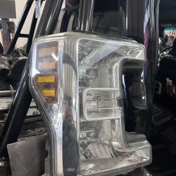 2017-19F250-350 Passenger Headlight 