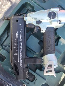 HITACHI 18 Gauge Brad Nailer