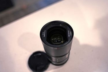 SIRUI Saturn 35mm T2.9 1.6X Full Frame Carbon Fiber Anamorphic Lens