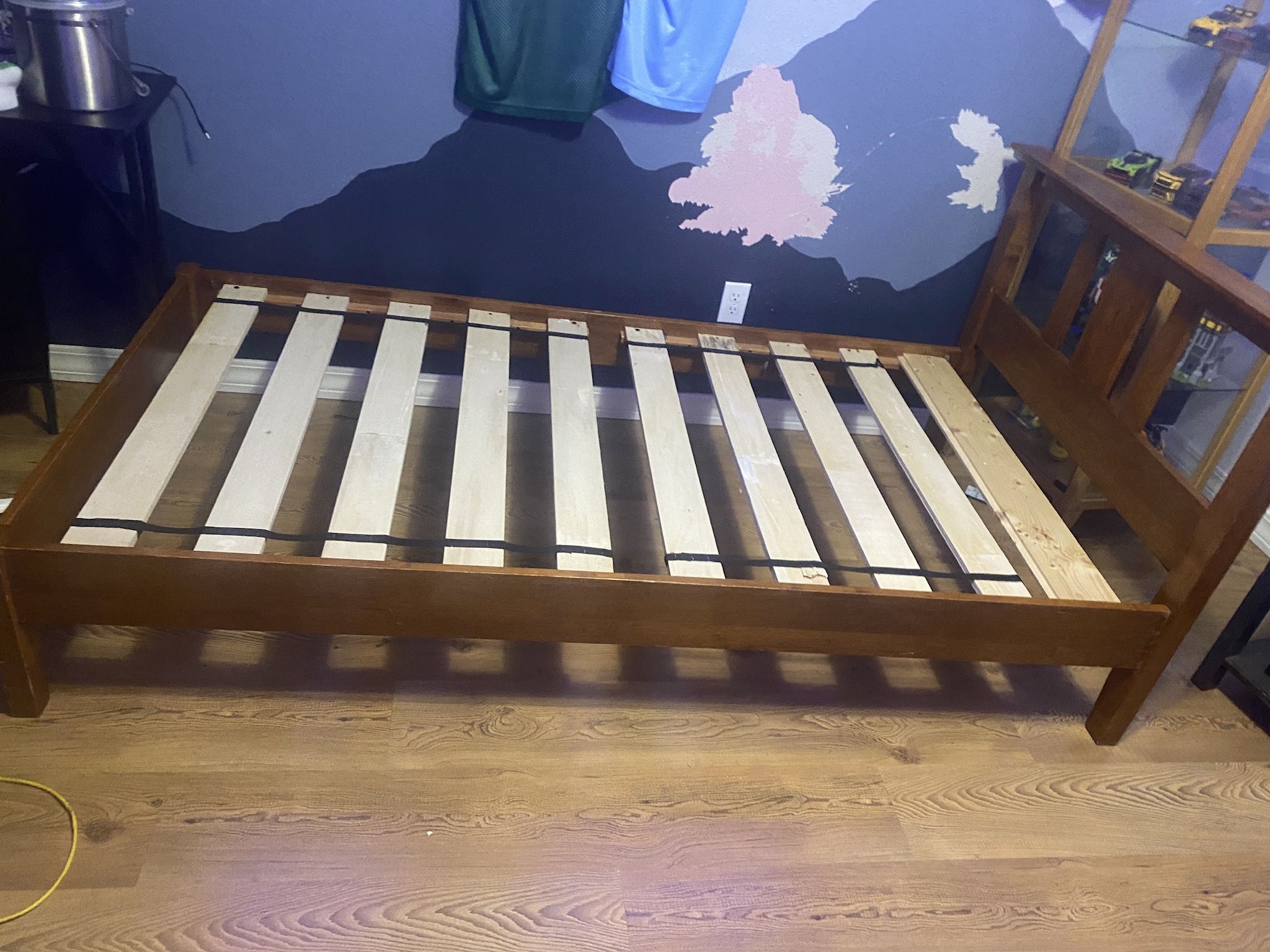 Twin Bed W Sheets, Comforter And Boxspring