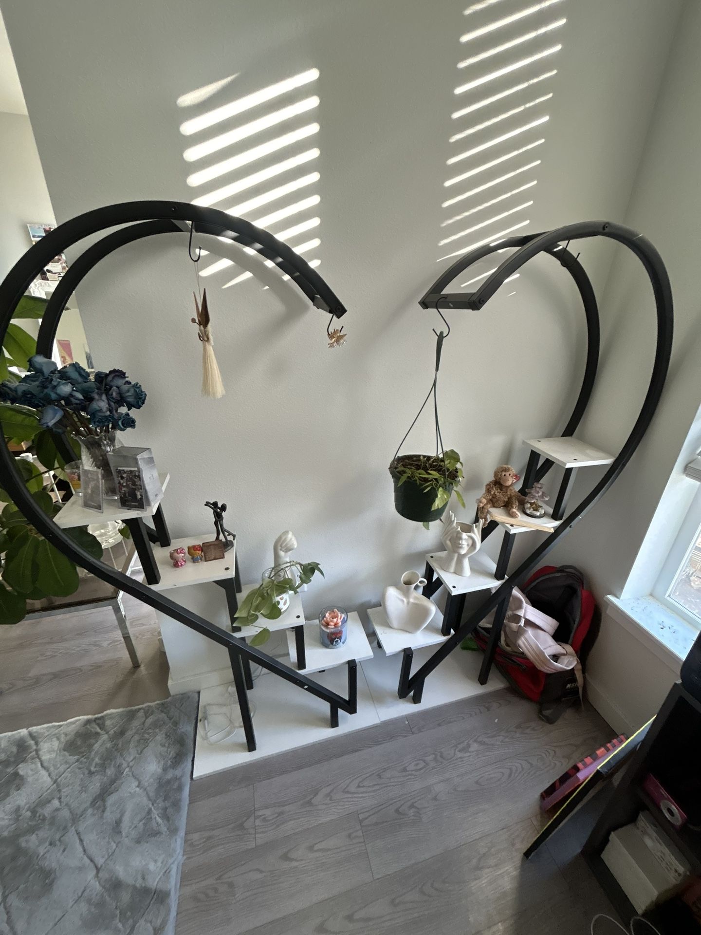 Unique Heart-Frame Display Shelf Set for Plants & Decor