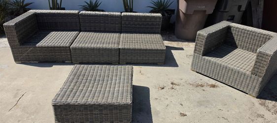 Large Outdoor Wicker Sofa Set W/Ottoman