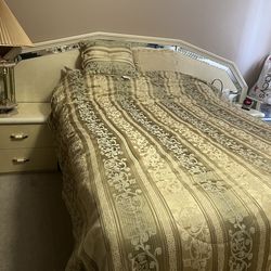 Queen Size 7 Piece  Bedroom Set