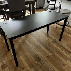 Black Desk 